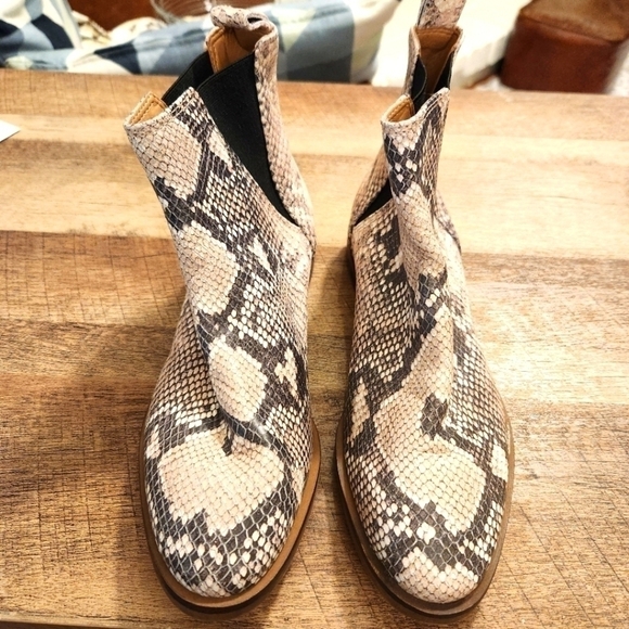 Lucky Brand Boots - Picture 1 of 15